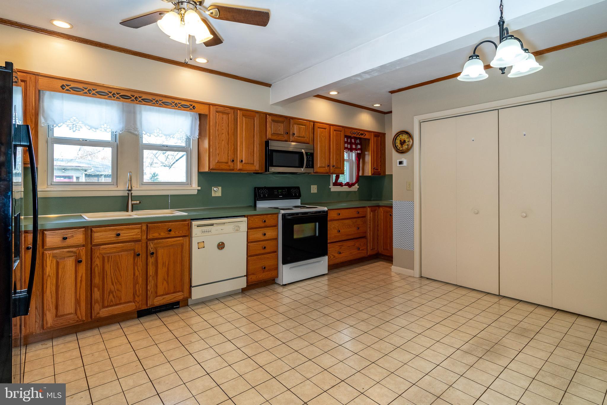 976 Quentin Road Lebanon, PA 17042 - Photo 9 of 31 Gallery Image 9