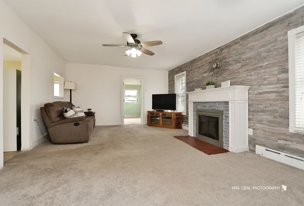 $250,000 | 35694 North Laurel Avenue, Ingleside, IL 60041