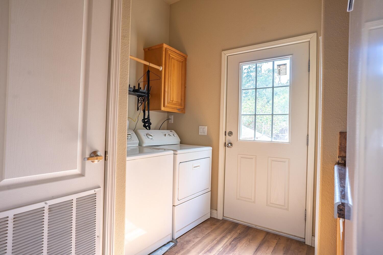 8574 Blackwell Road Central Point, OR 97502 - Photo 20 of 45 Nice size laundry room