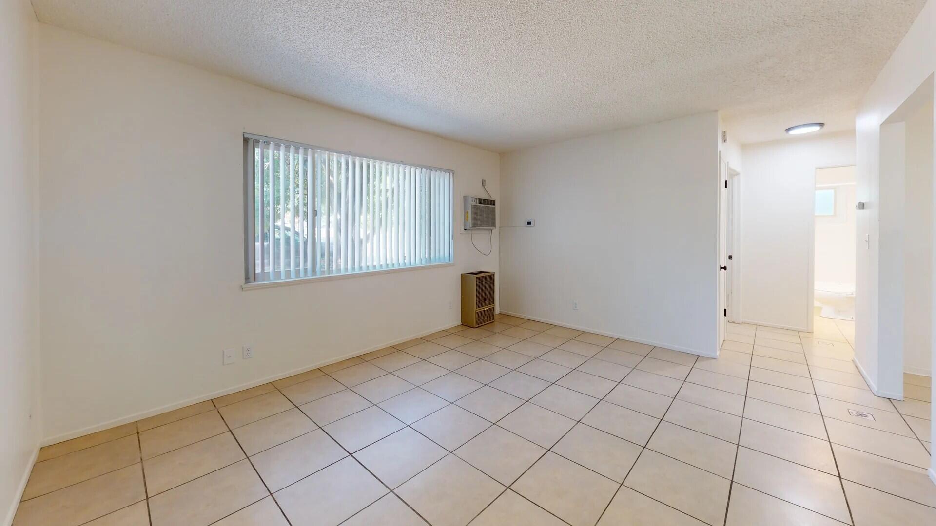 1553 Riverside Drive Redding, CA 96001 - Photo 6 of 51 Unit 1 Living Room