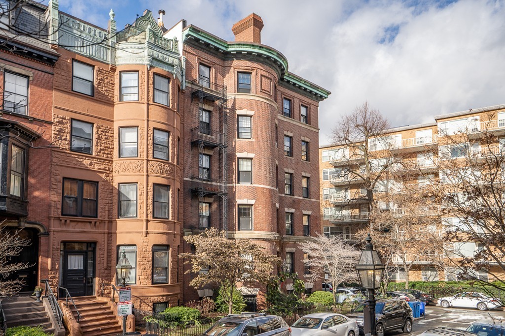 112 Pinckney Street, Unit 33 Boston, MA 02114 - Photo 1 of 21