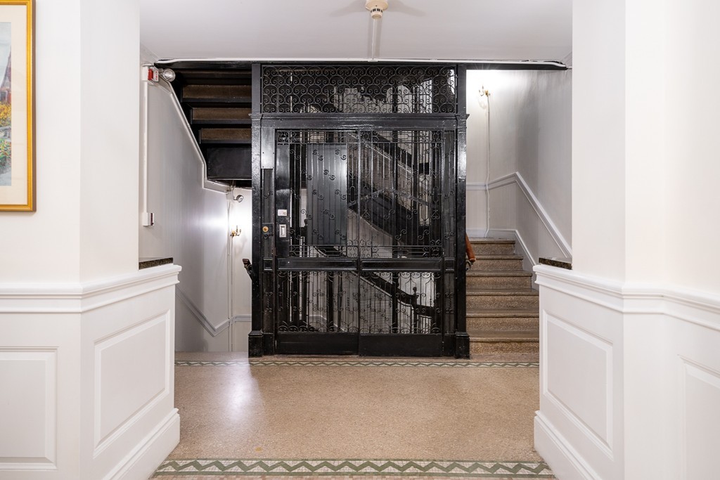 112 Pinckney Street, Unit 33 Boston, MA 02114 - Photo 19 of 21