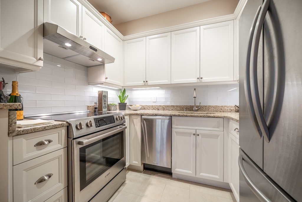 112 Pinckney Street, Unit 33 Boston, MA 02114 - Photo 8 of 21