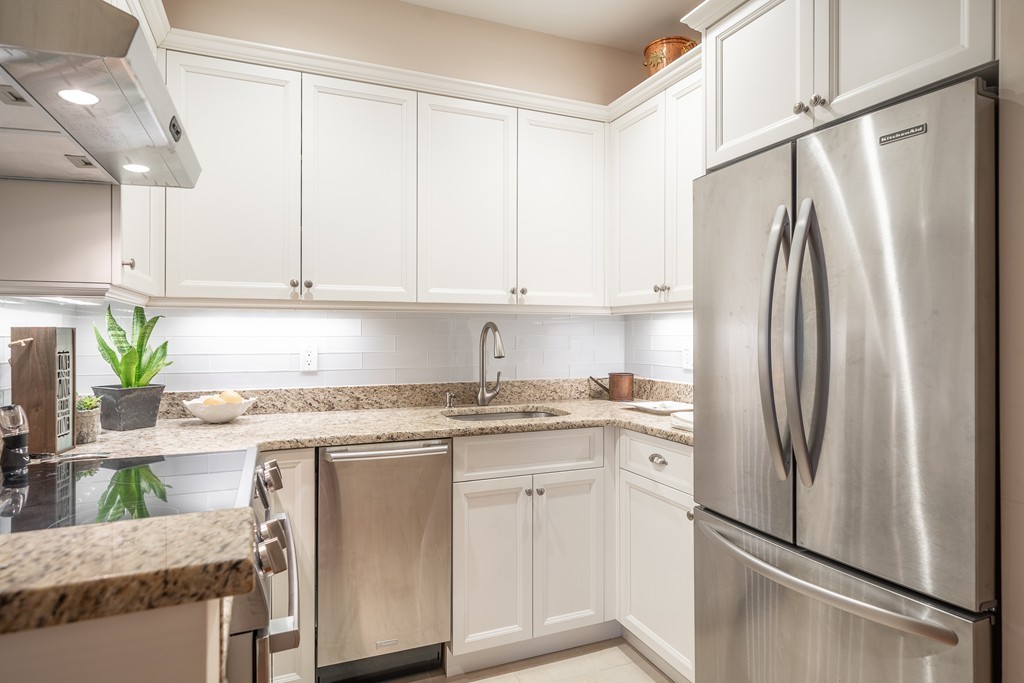 112 Pinckney Street, Unit 33 Boston, MA 02114 - Photo 9 of 21