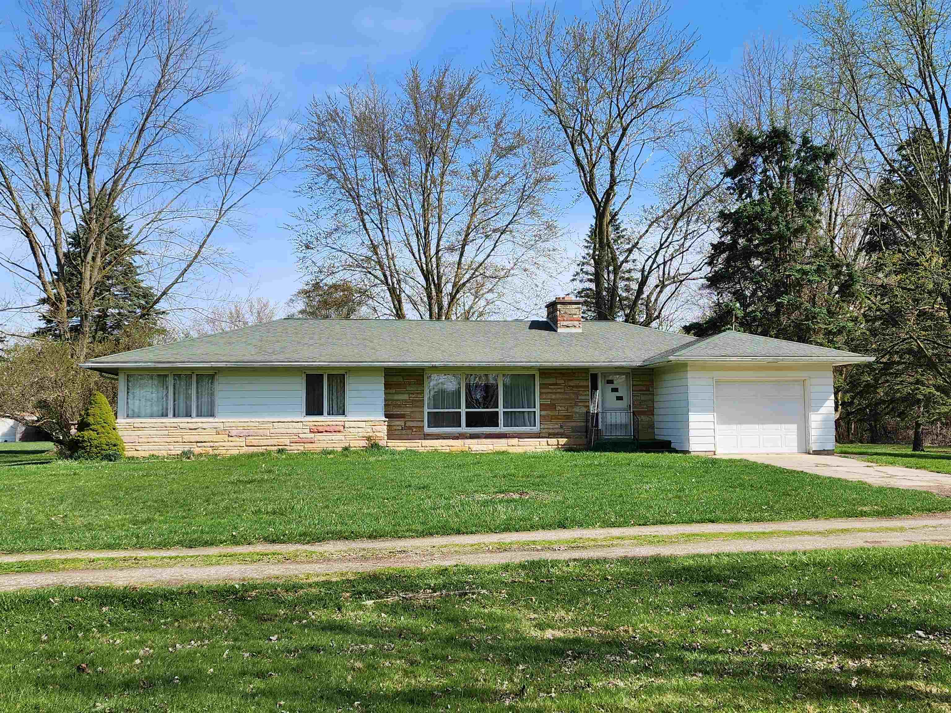 911 East Monroe Road St. Louis, MI 48880 - Photo 1 of 50 1910211.JPG