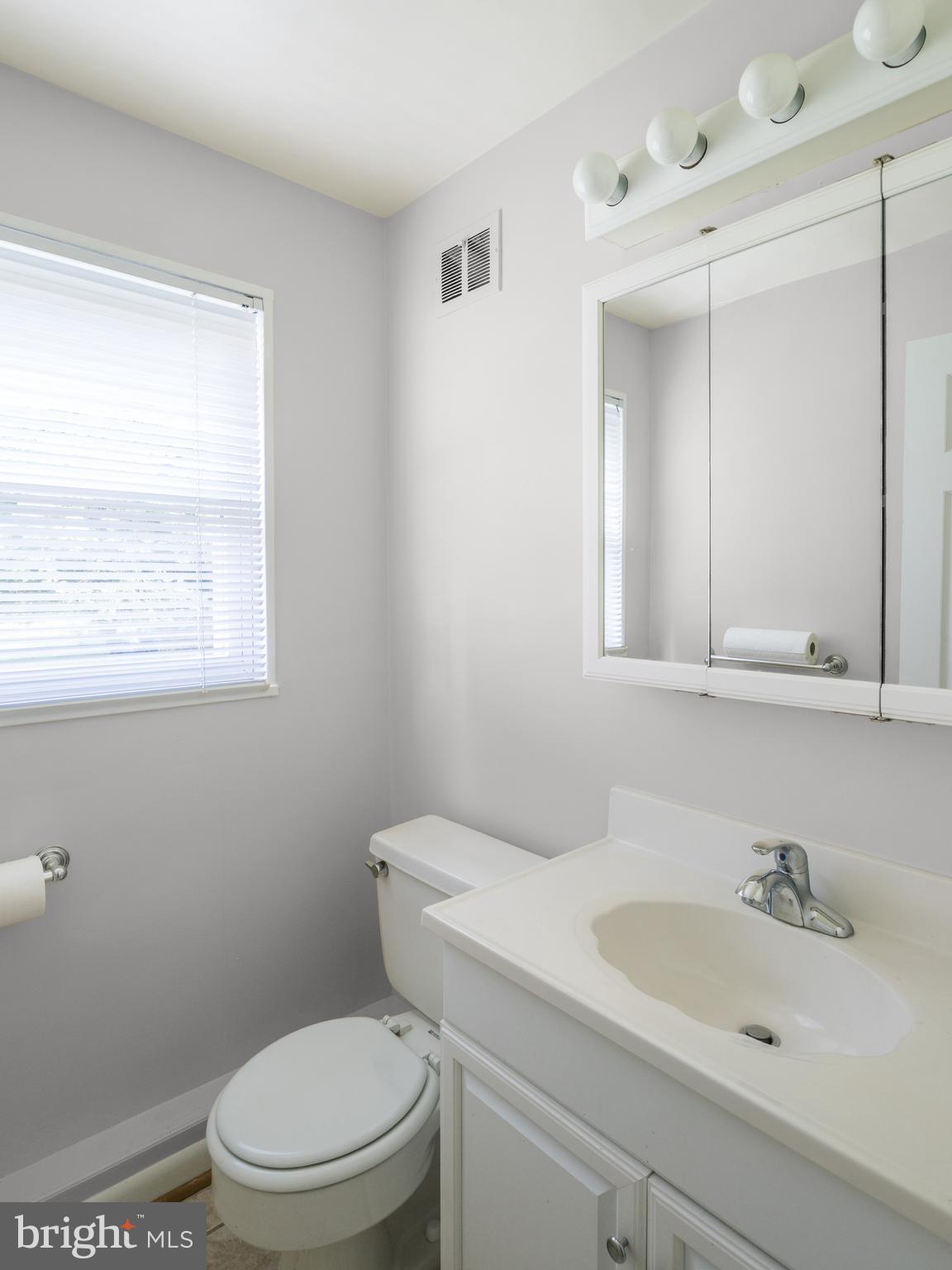 1512 Vivian Court Silver Spring, MD 20902 - Photo 11 of 33 Powder Room