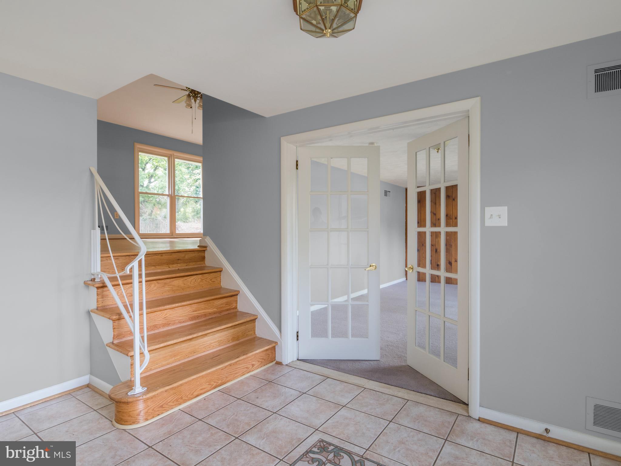 1512 Vivian Court Silver Spring, MD 20902 - Photo 2 of 28 Foyer