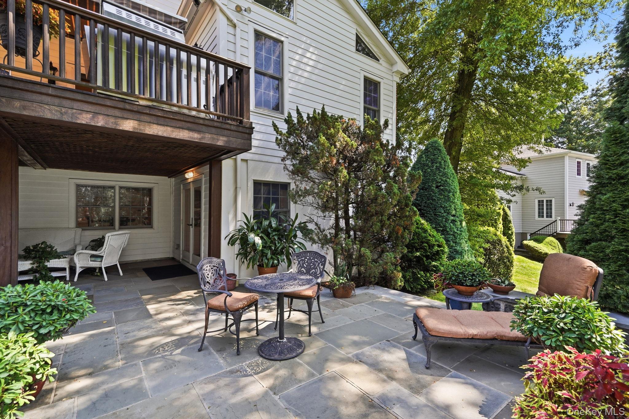 33 Hevelyne Road Elmsford, NY 10523 - Photo 34 of 43 Patio / terrace level with a patio