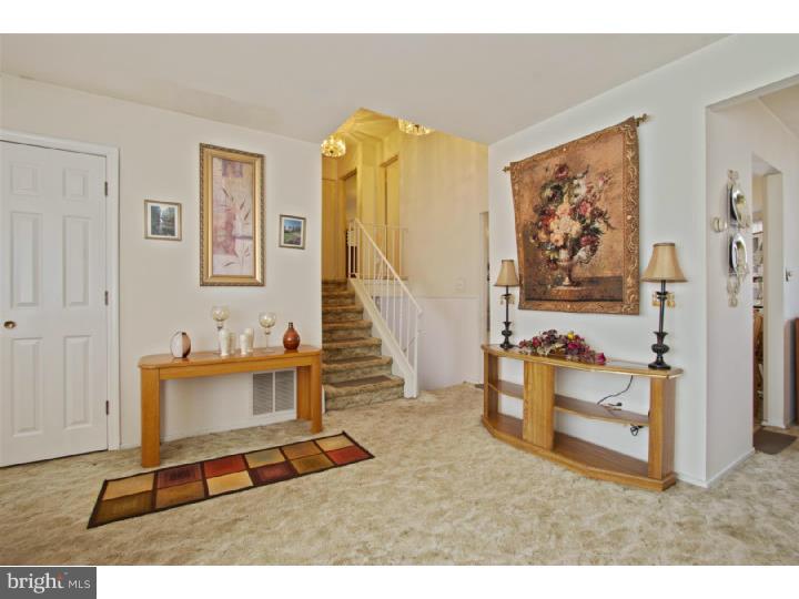 858 Estates Boulevard Hamilton, NJ 08690 - Photo 5 of 24