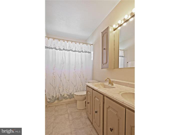 858 Estates Boulevard Hamilton, NJ 08690 - Photo 10 of 24