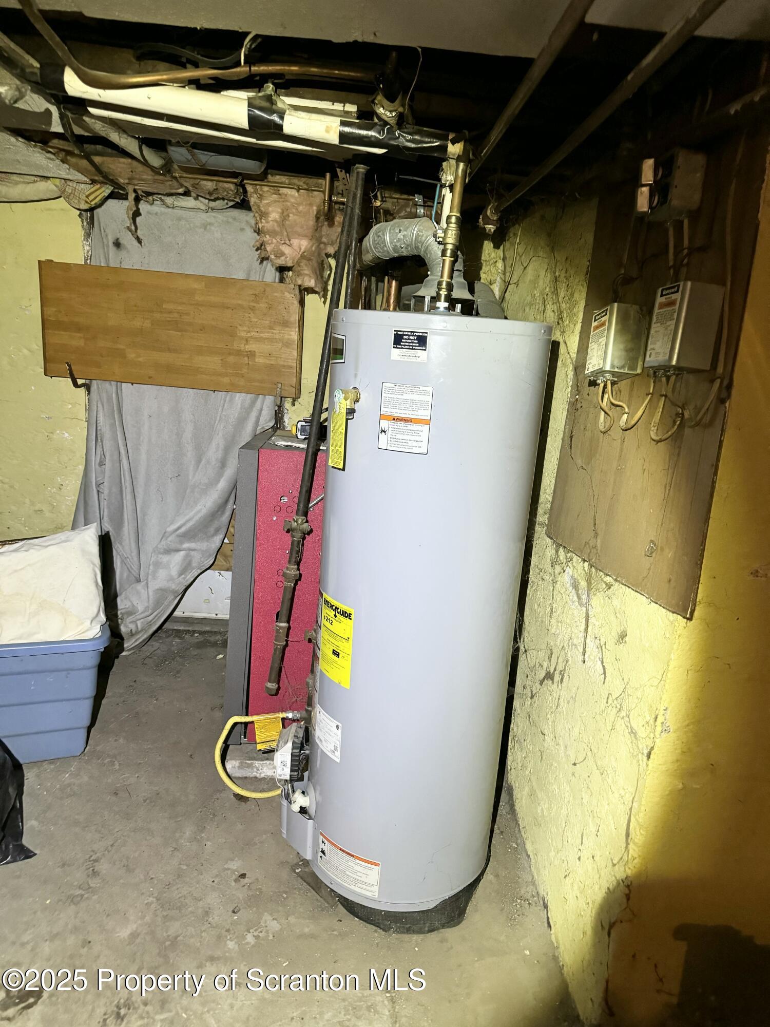 520 Charles Street Luzerne, PA 18709 - Photo 29 of 31 a utility room with dryer and washer