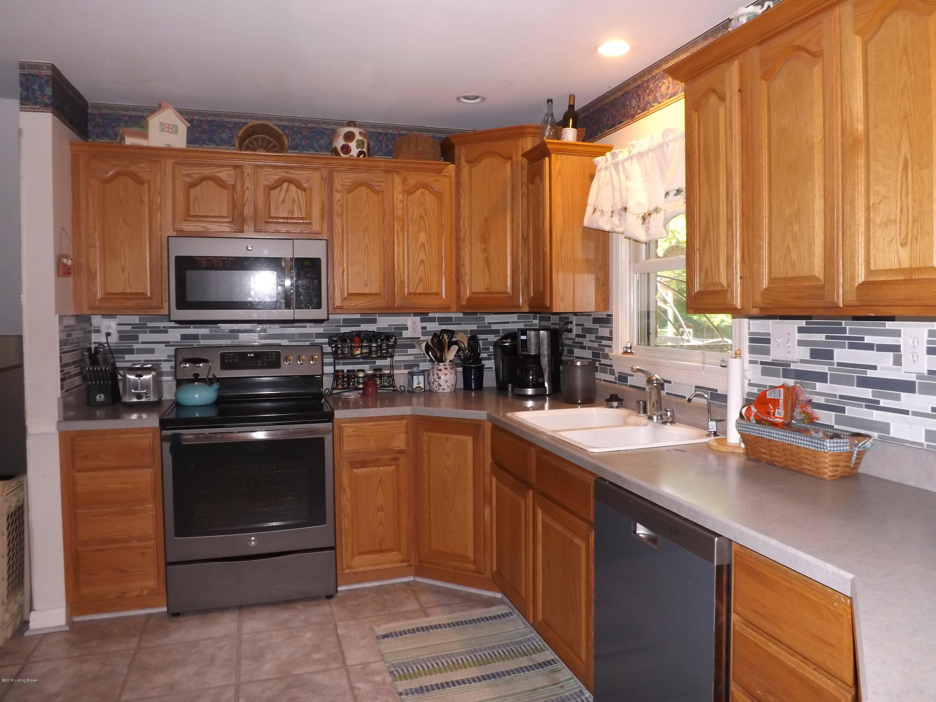 KITCHEN WITH SLATE APPLIANCES
