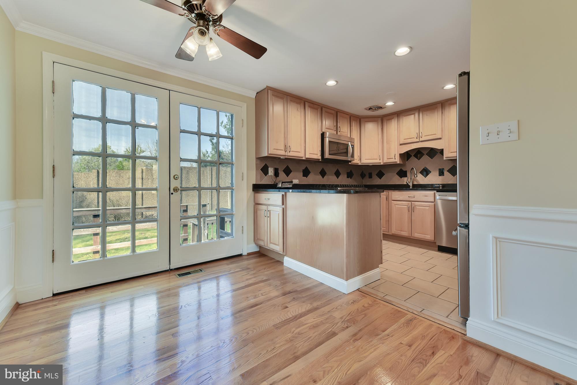19052 Staleybridge Road Germantown, MD 20876 - Photo 22 of 49 Extra counter space!