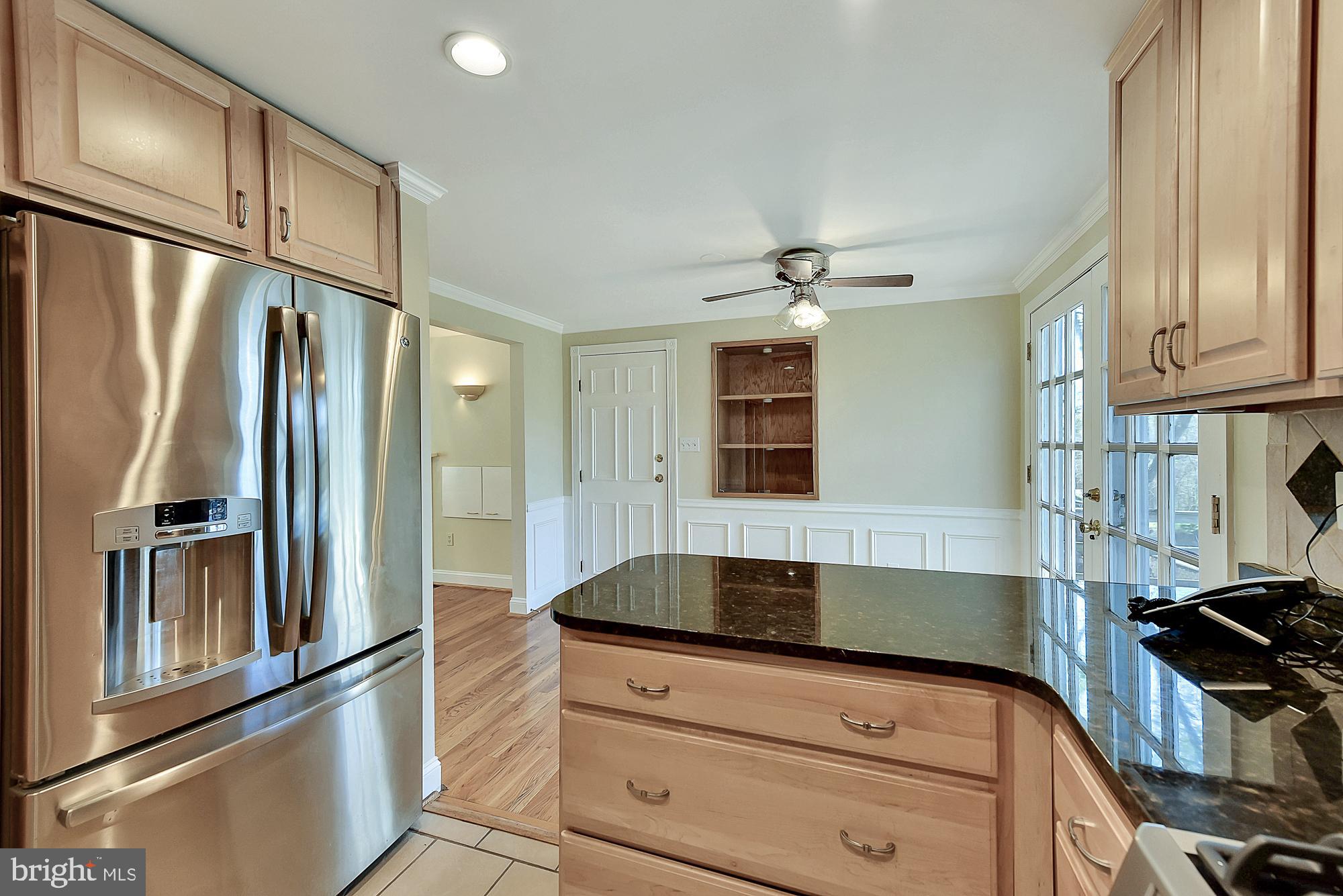 19052 Staleybridge Road Germantown, MD 20876 - Photo 26 of 49 Additional counter space with wrap around counter