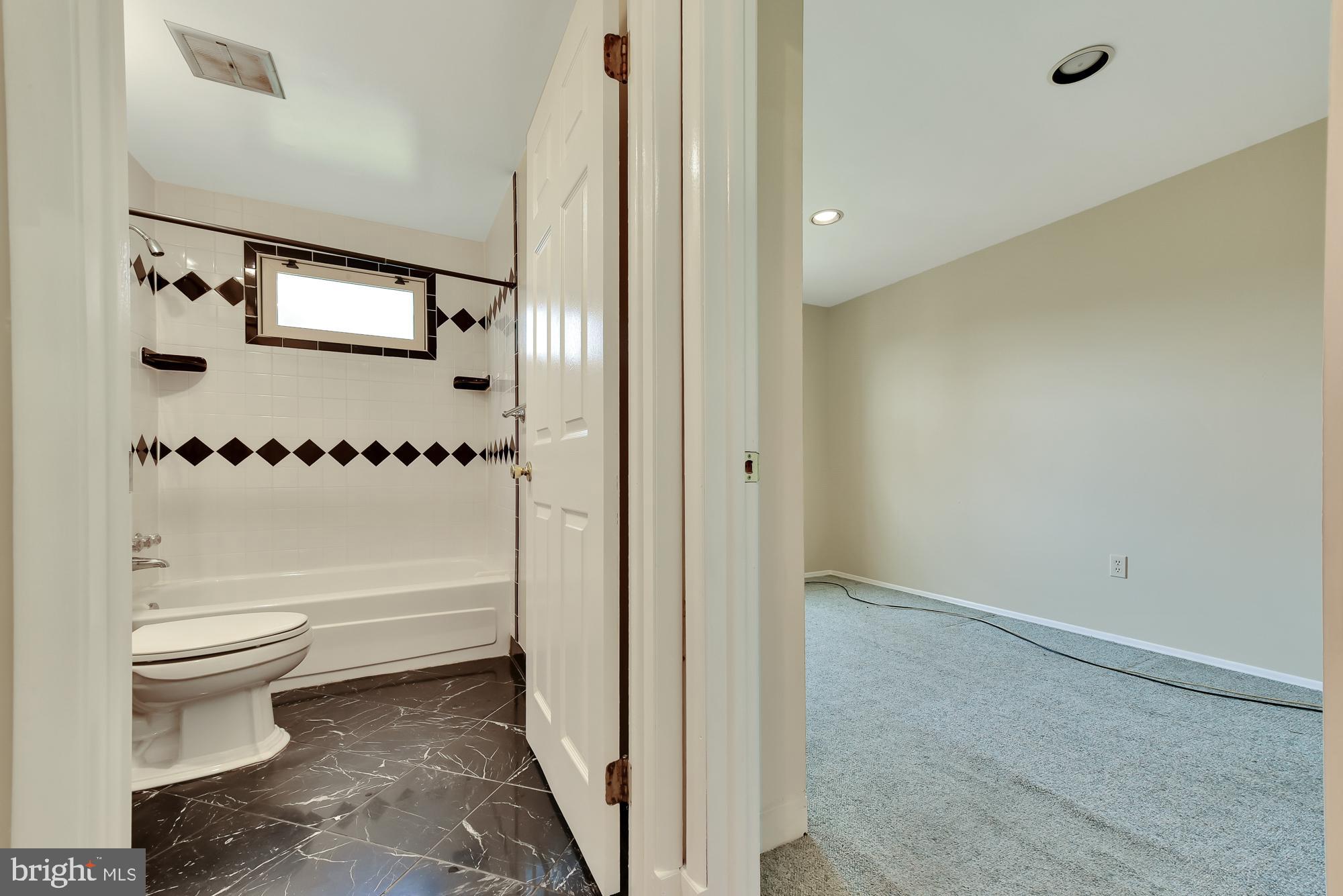 19052 Staleybridge Road Germantown, MD 20876 - Photo 30 of 49 First floor full bath