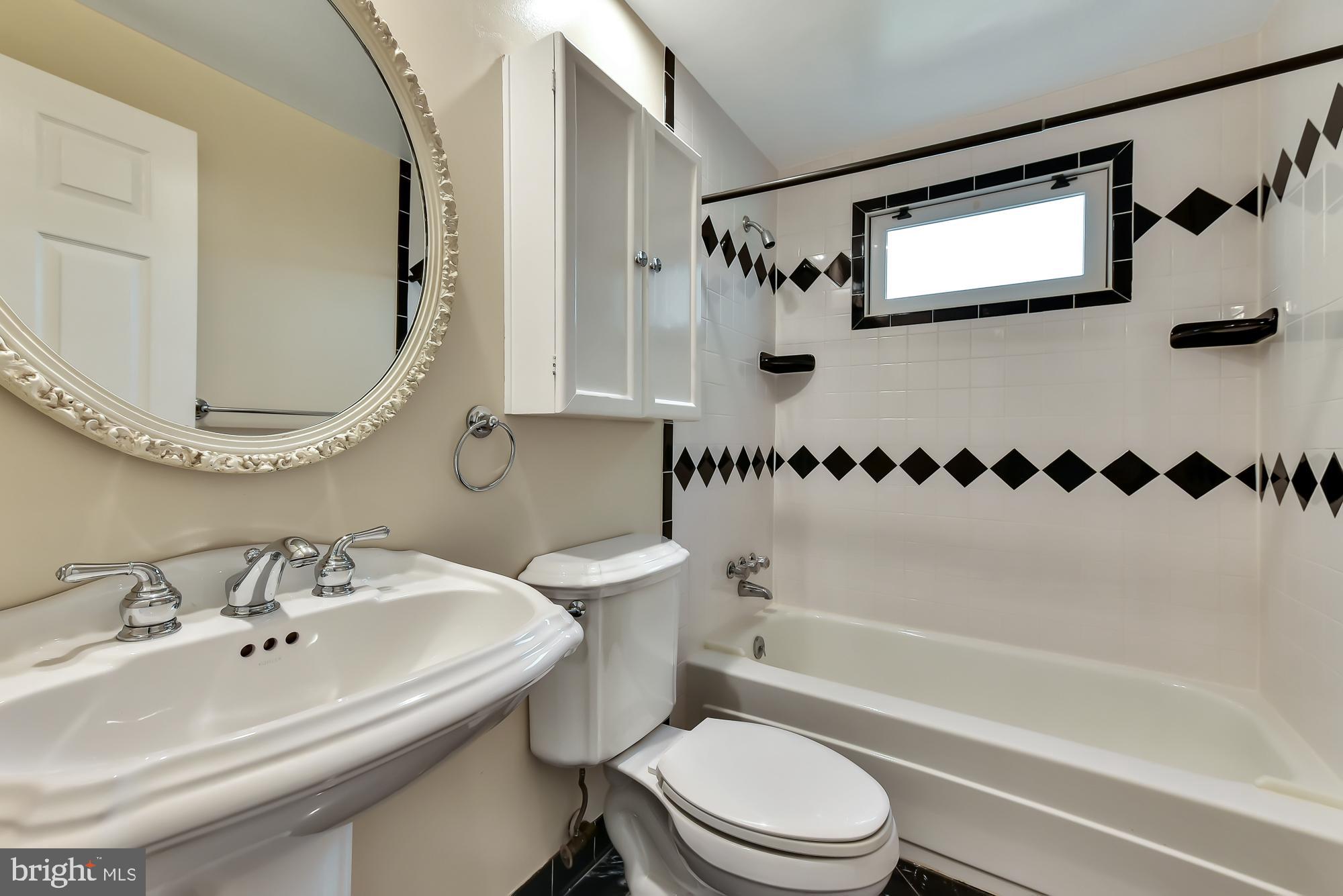 19052 Staleybridge Road Germantown, MD 20876 - Photo 31 of 49 First floor full bath