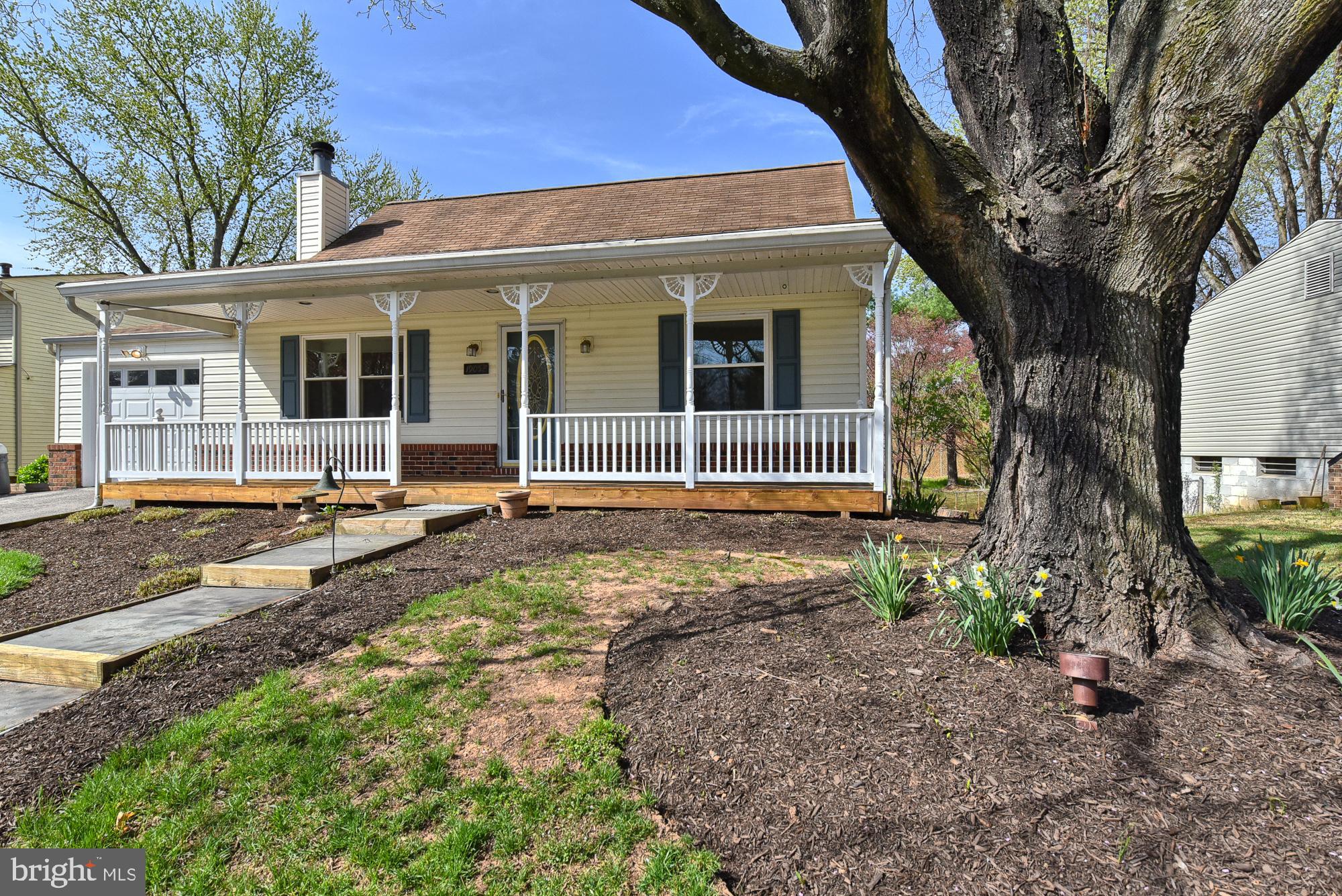 19052 Staleybridge Road Germantown, MD 20876 - Photo 6 of 49 Beautiful landscaping