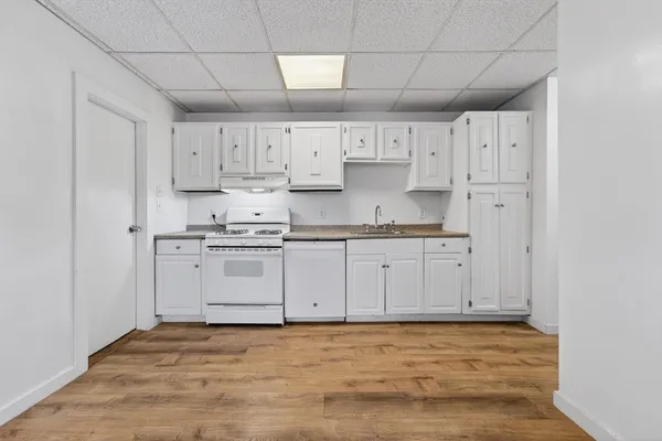 $3,000 | 42 Almont Street, Unit 3R, Medford, MA 02155