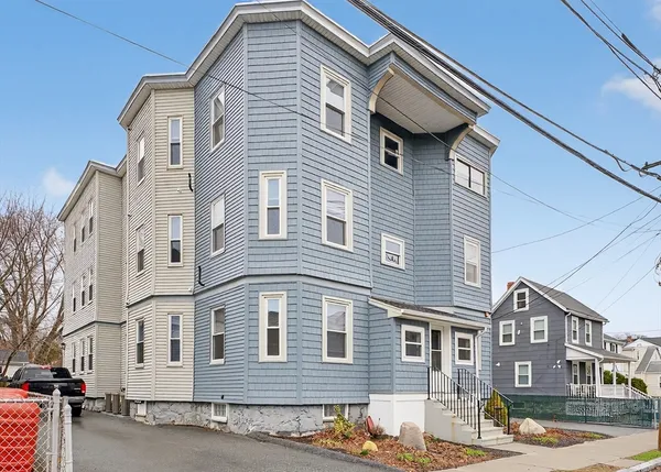 $3,000 | 42 Almont Street, Unit 3R, Medford, MA 02155