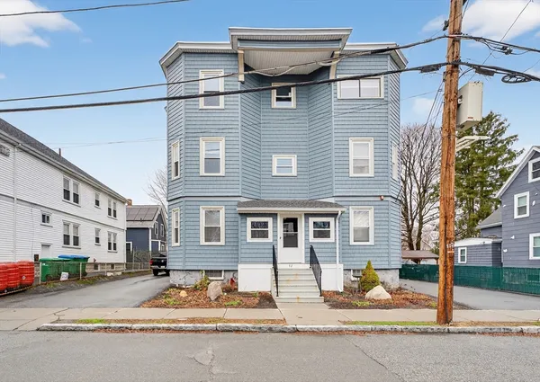 $3,000 | 42 Almont Street, Unit 3R, Medford, MA 02155