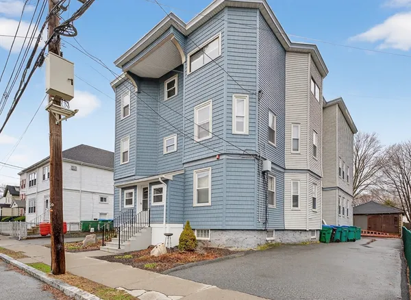 $3,000 | 42 Almont Street, Unit 3R, Medford, MA 02155