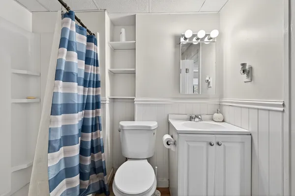 $3,000 | 42 Almont Street, Unit 3R, Medford, MA 02155