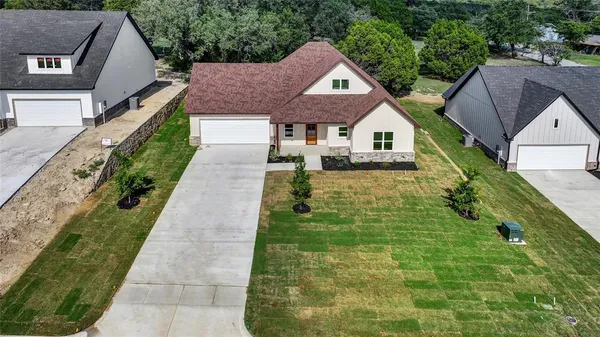 a aerial view of house with yard