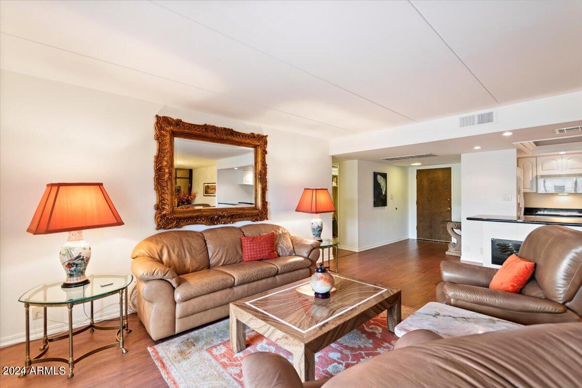 7930 East Camelback Road, Unit 501 Scottsdale, AZ 85251 - Photo 5 of 18 04-51016335