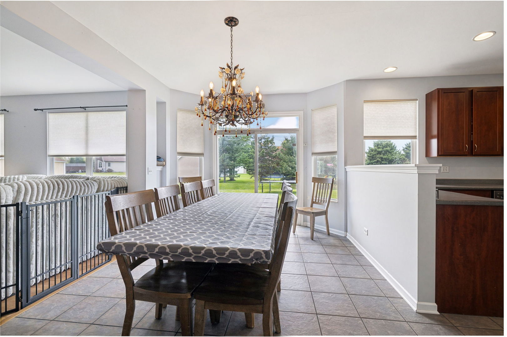 6404 Roth Court Joliet, IL 60431 - Photo 3 of 27 Gallery Image 3