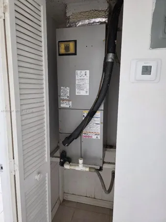 a view of entryway with furniture