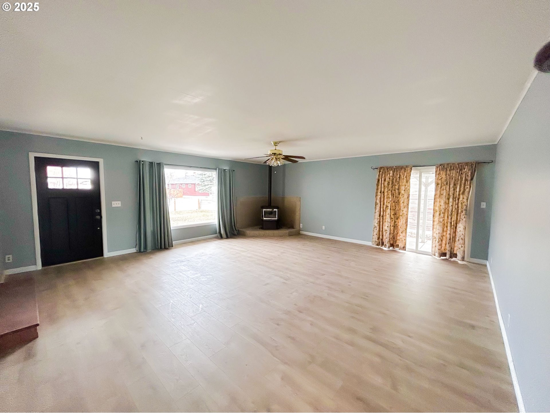 1925 Myrtle Street Baker City, OR 97814 - Photo 13 of 31 a view of empty room with windows and closet