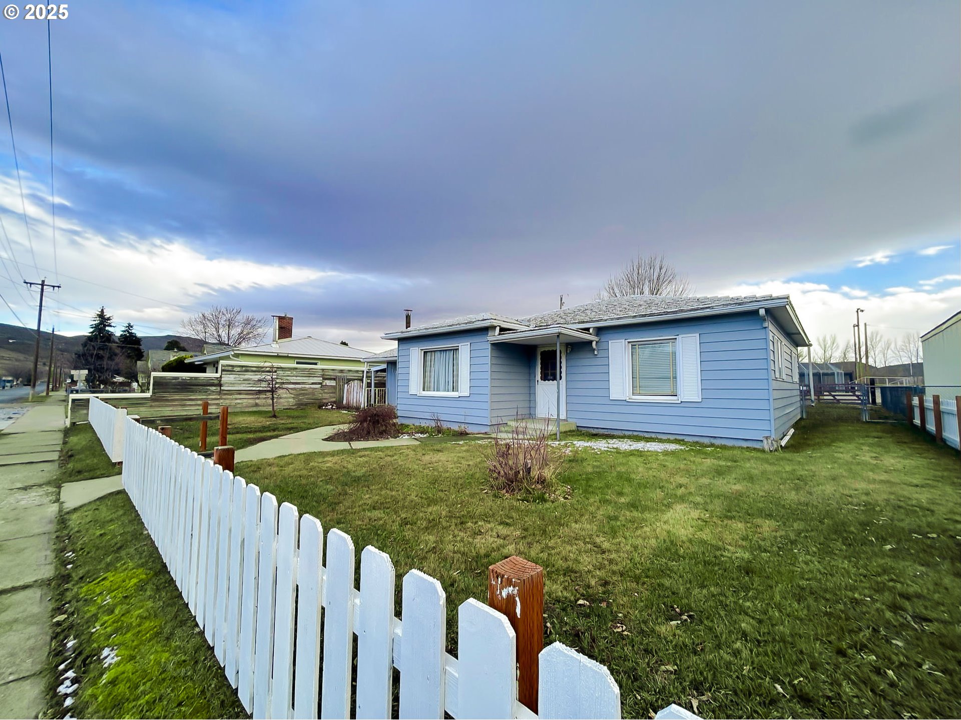 1925 Myrtle Street Baker City, OR 97814 - Photo 6 of 31 a view of a backyard