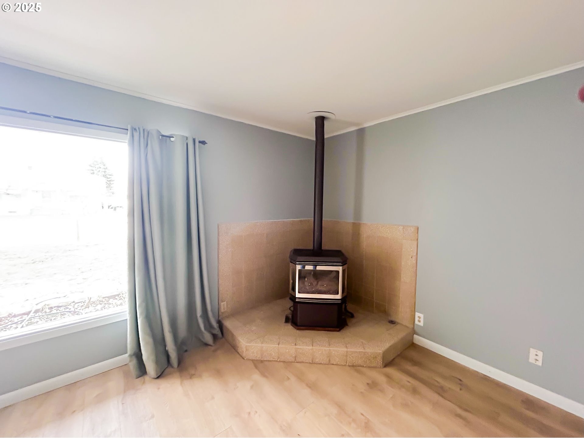 1925 Myrtle Street Baker City, OR 97814 - Photo 7 of 31 a view of a room with a furniture and a window