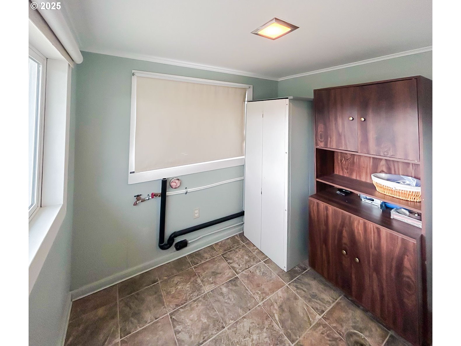 1925 Myrtle Street Baker City, OR 97814 - Photo 9 of 31 a view of kitchen with cabinets