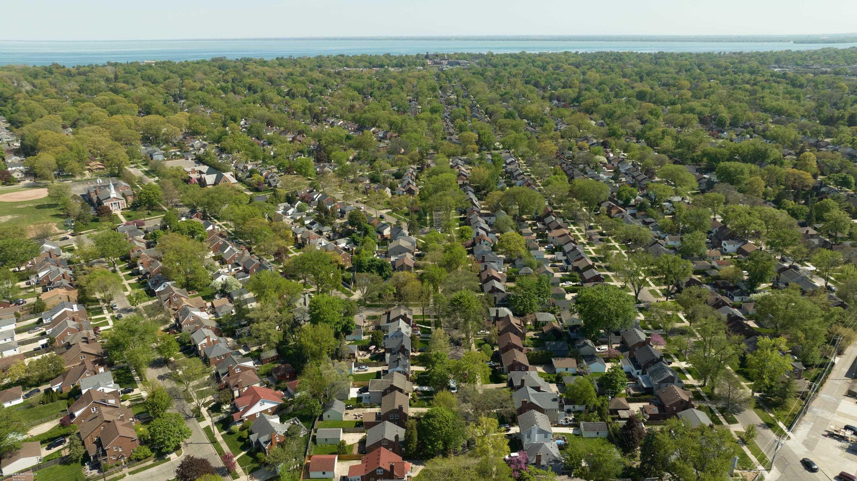 460 Moran Road Grosse Pointe, MI 48236 - Photo 48 of 48 50108403-47.JPG