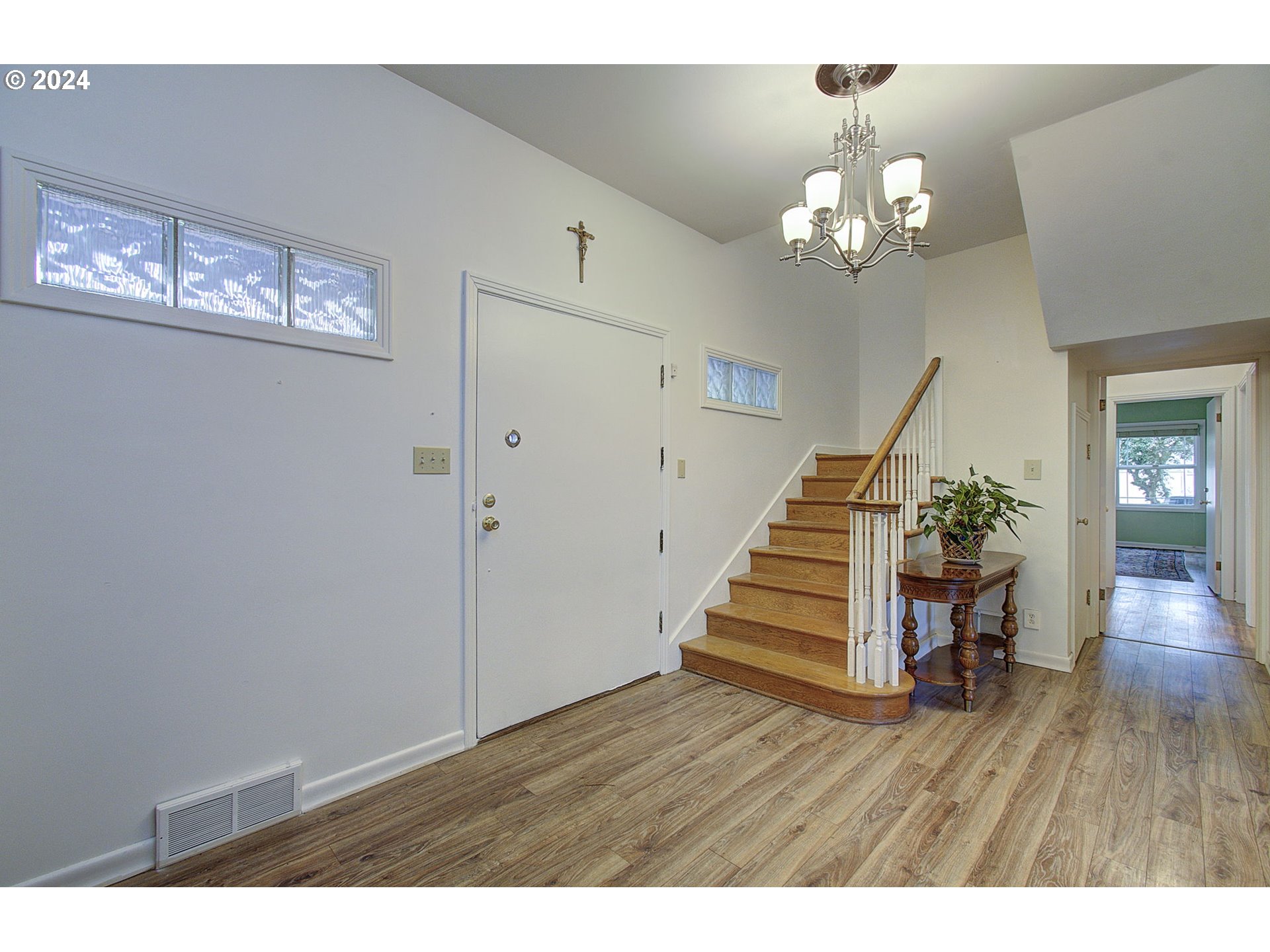 2408 Cascade Way Longview, WA 98632 - Photo 8 of 47 Entrance/Foyer