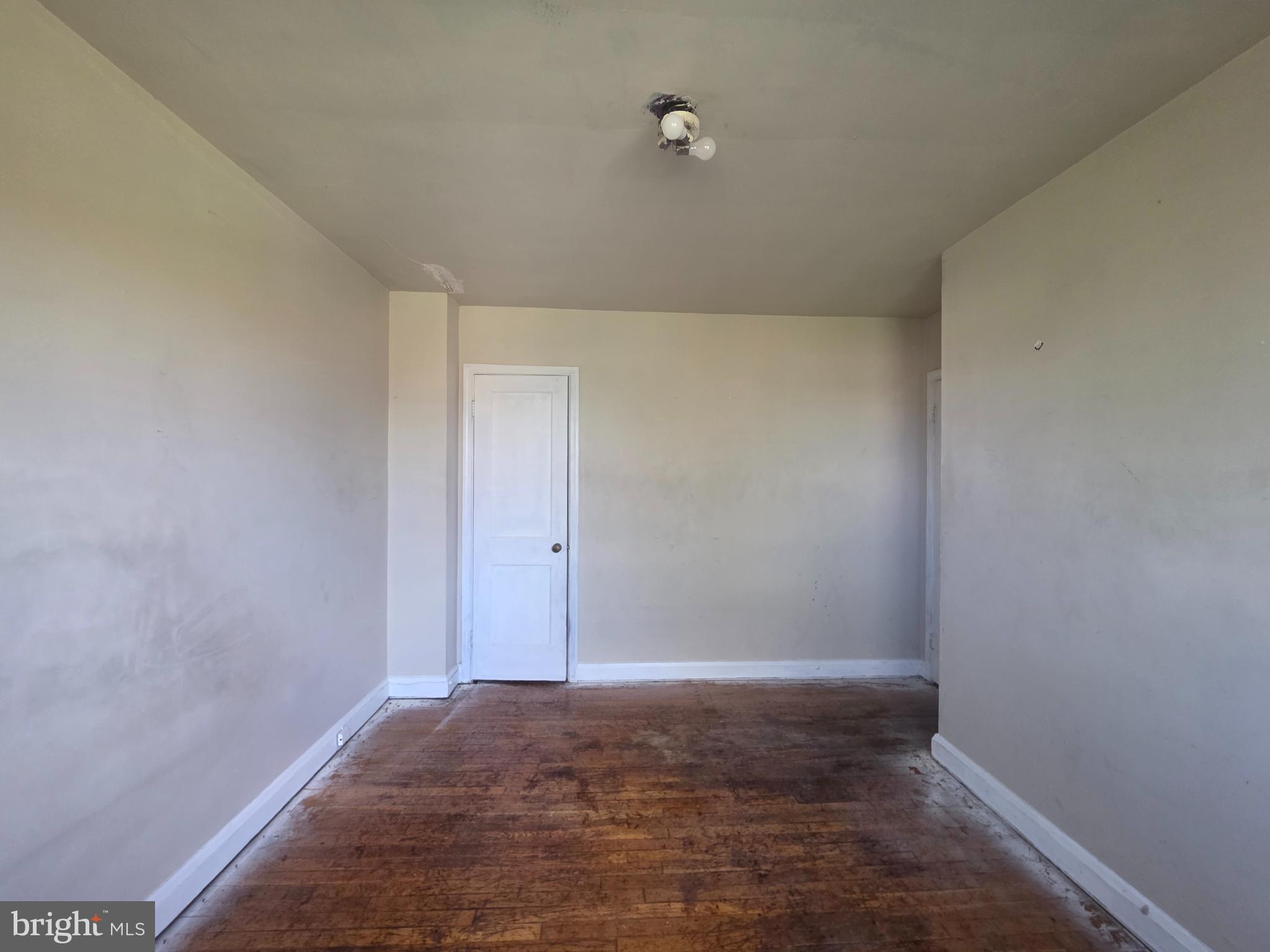 5933 Leith Walk Baltimore, MD 21239 - Photo 13 of 28 a view of room