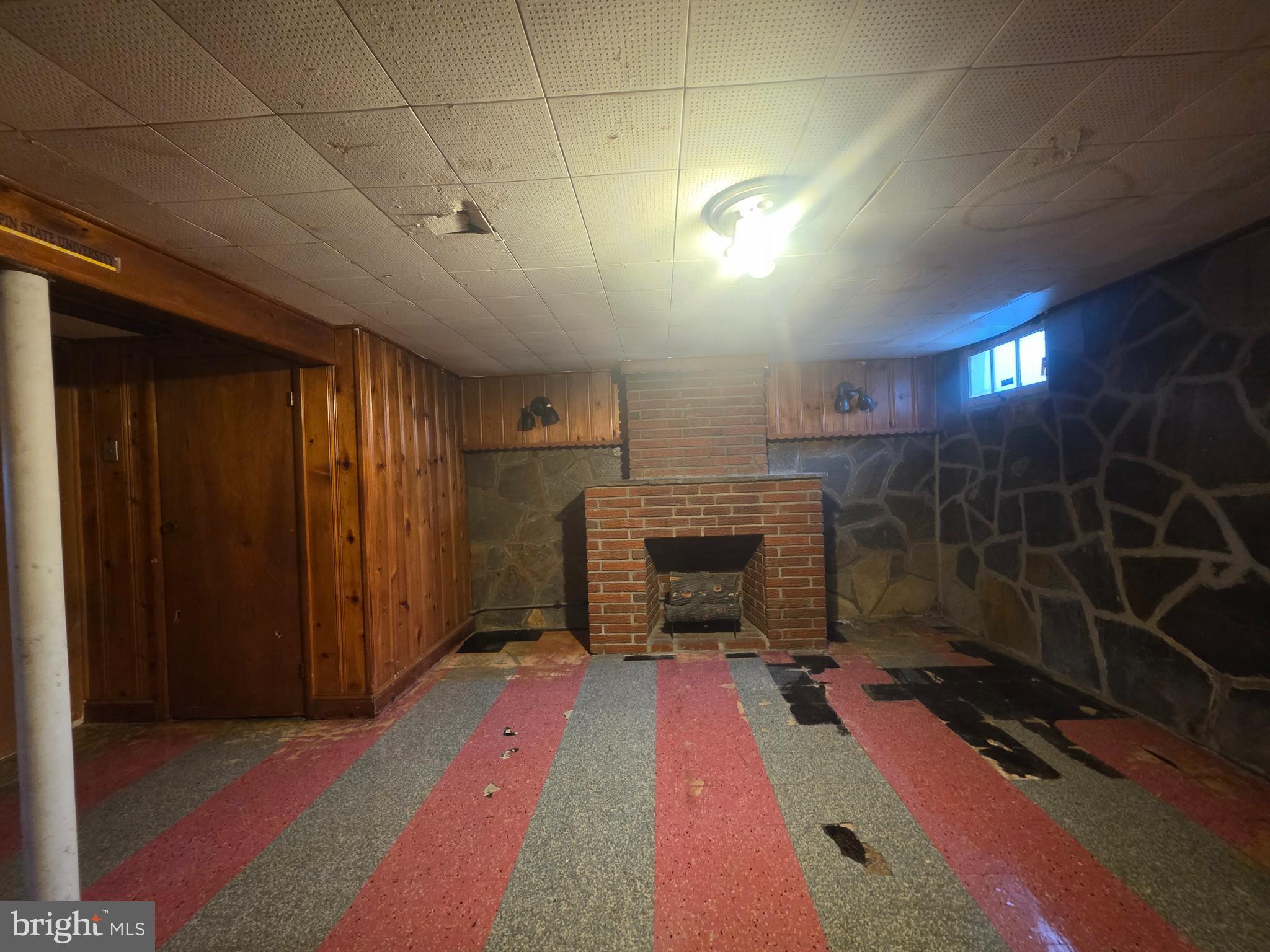 5933 Leith Walk Baltimore, MD 21239 - Photo 24 of 28 a spacious bathroom with a tub and a shower