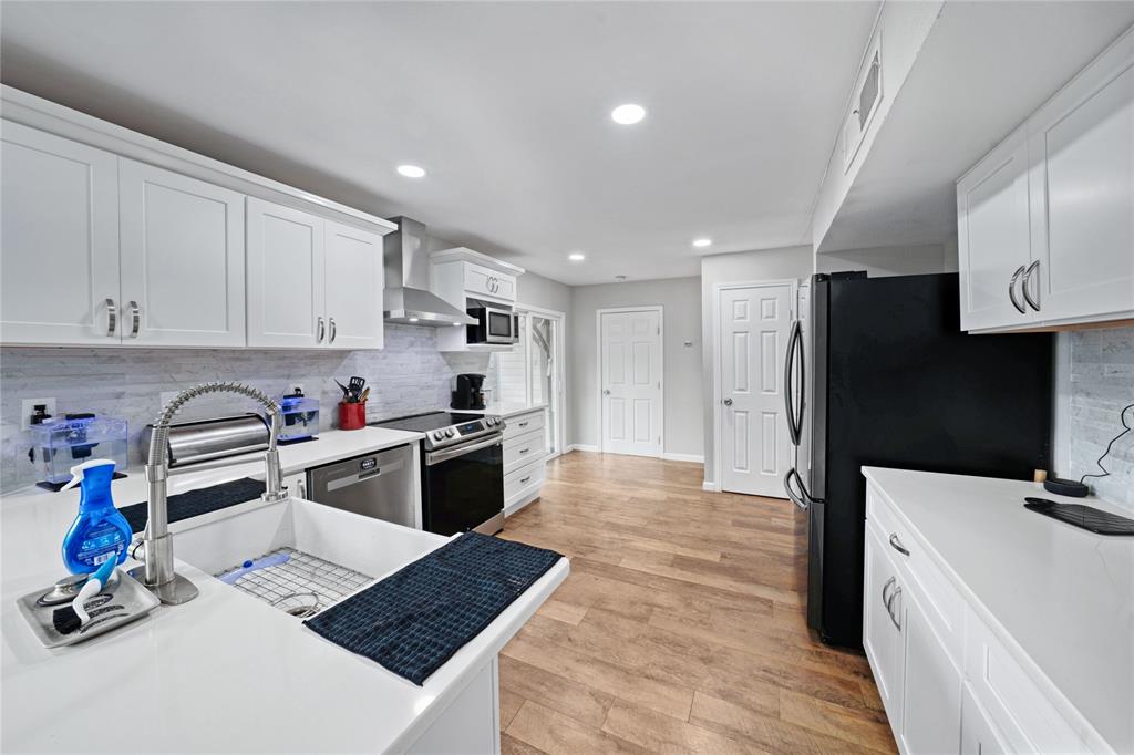 1301 Thoreau Lane Allen, TX 75002 - Photo 4 of 31 a kitchen with granite countertop a refrigerator stove and sink
