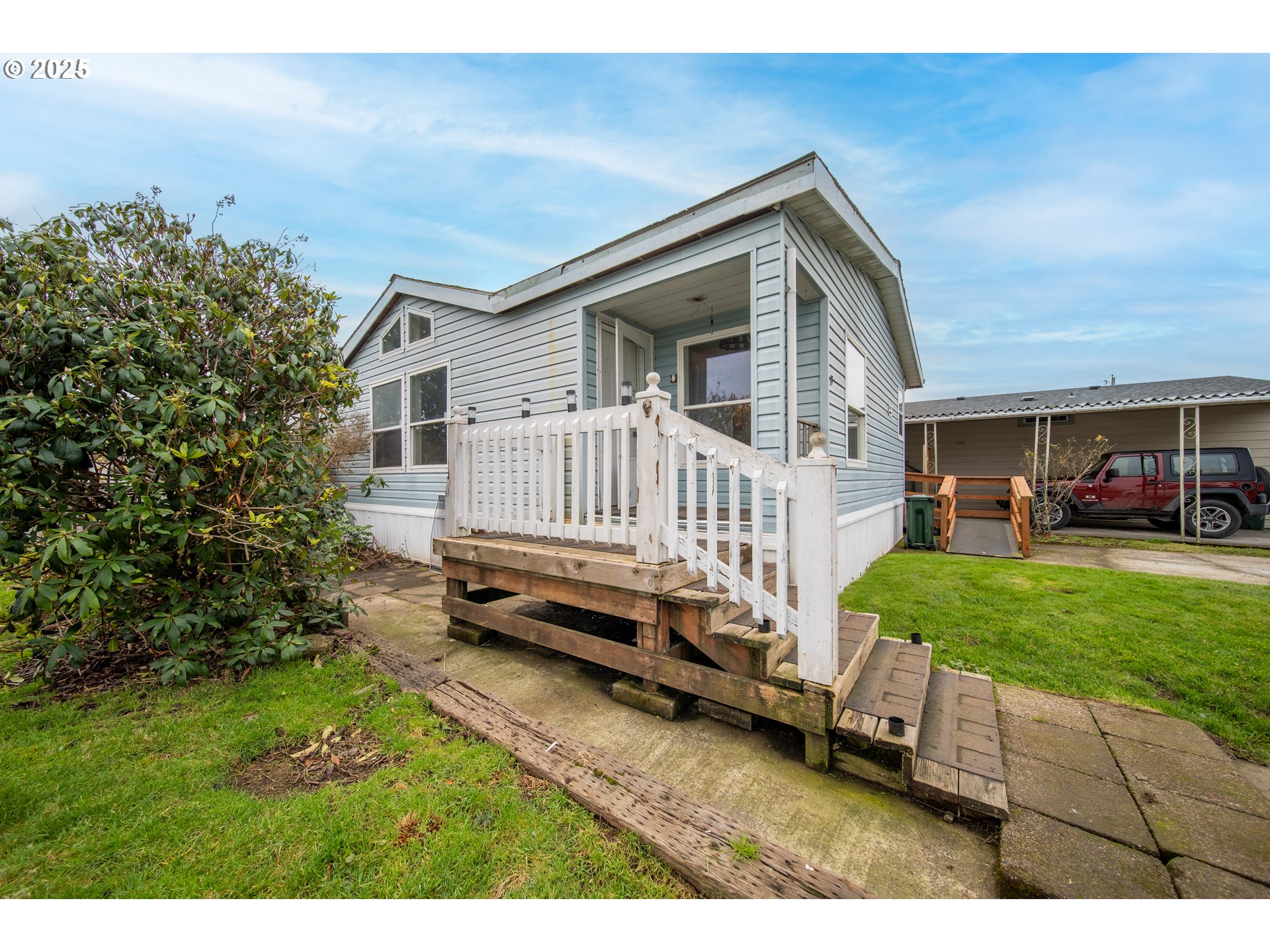 1413 Hawthorne Avenue Reedsport, OR 97467 - Photo 1 of 32 a view of a house with a yard