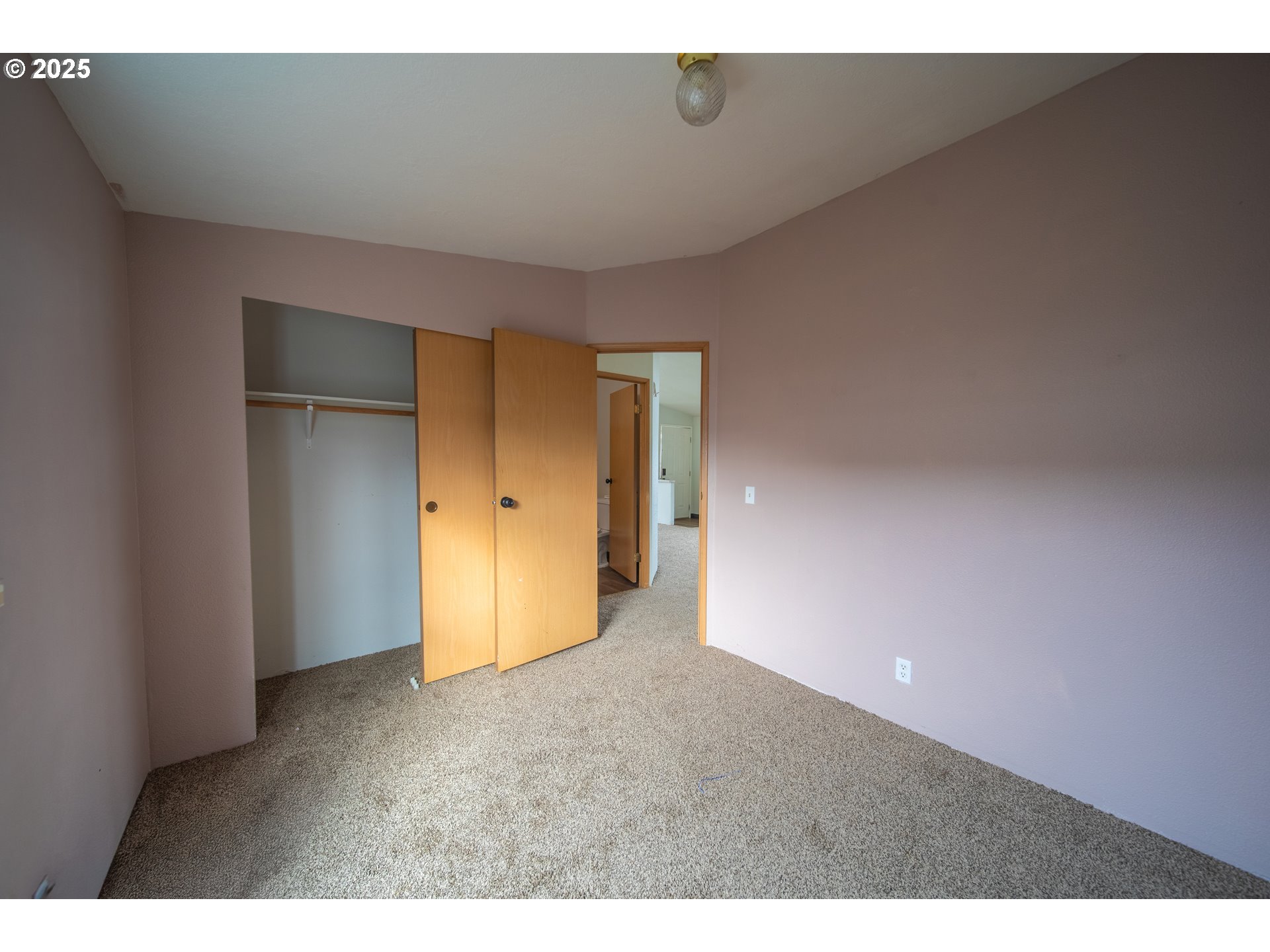 1413 Hawthorne Avenue Reedsport, OR 97467 - Photo 17 of 32 a view of an empty room