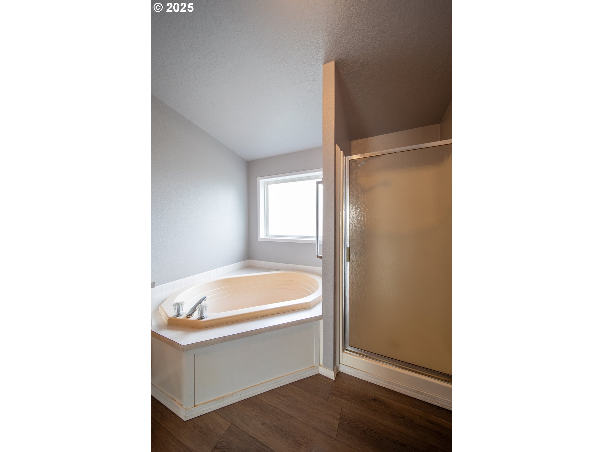 1413 Hawthorne Avenue Reedsport, OR 97467 - Photo 23 of 32 a bathroom with a tub and sink