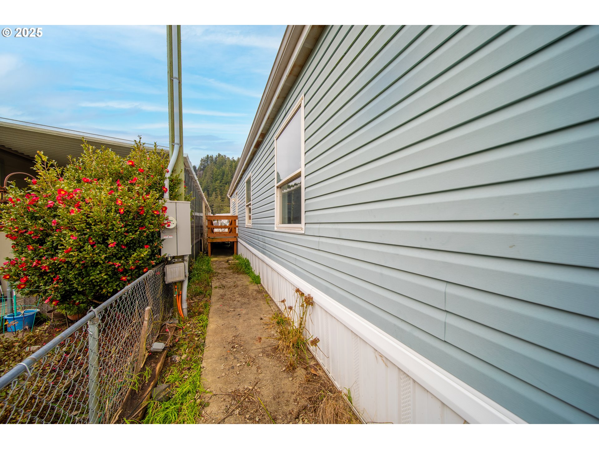 1413 Hawthorne Avenue Reedsport, OR 97467 - Photo 30 of 32 a view of a house with a porch