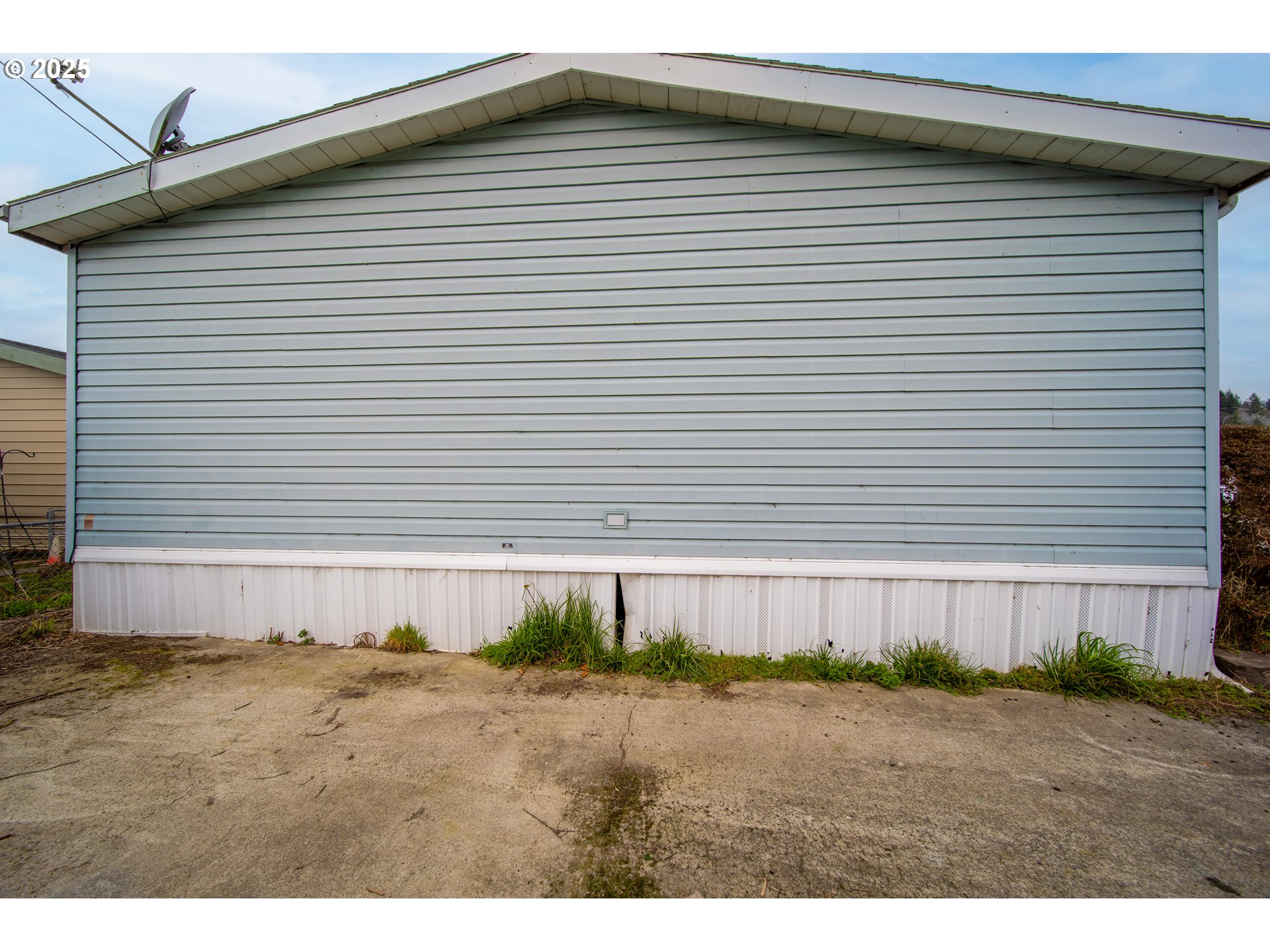 1413 Hawthorne Avenue Reedsport, OR 97467 - Photo 32 of 32 a view of a backyard
