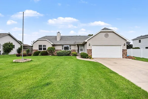 $379,900 | 217 East Sunset Avenue, Sandwich, IL 60548