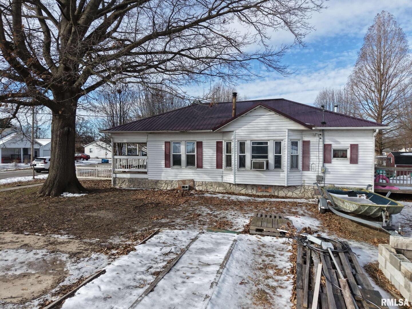 106 East North Street Sesser, IL 62884 - Photo 6 of 17 a front view of a house with a yard