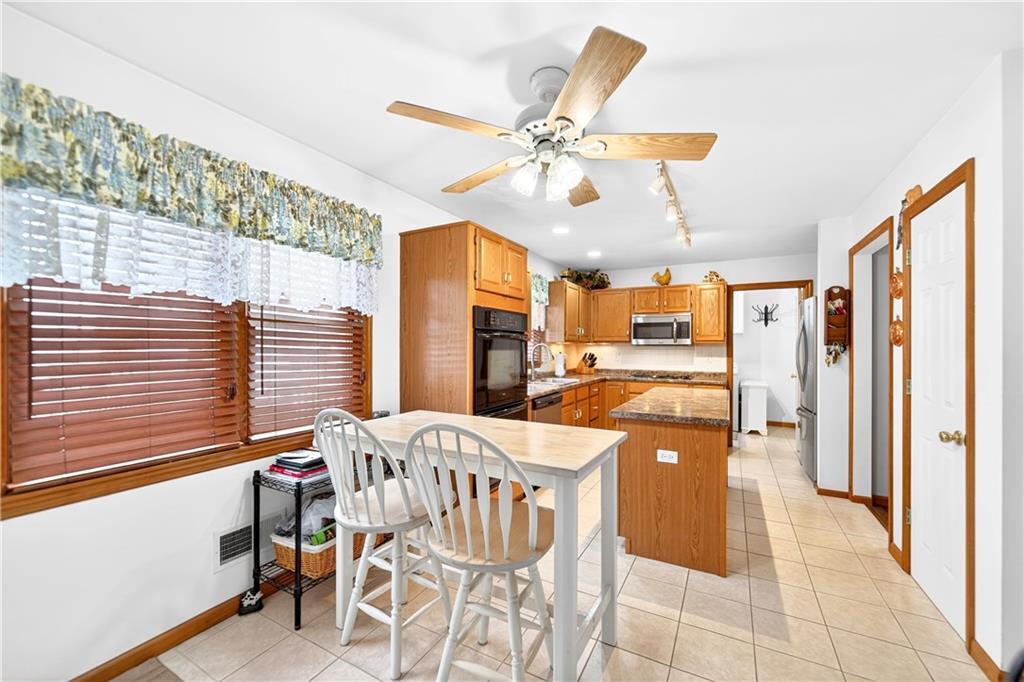 112 Circle Drive Irwin, PA 15642 - Photo 7 of 46