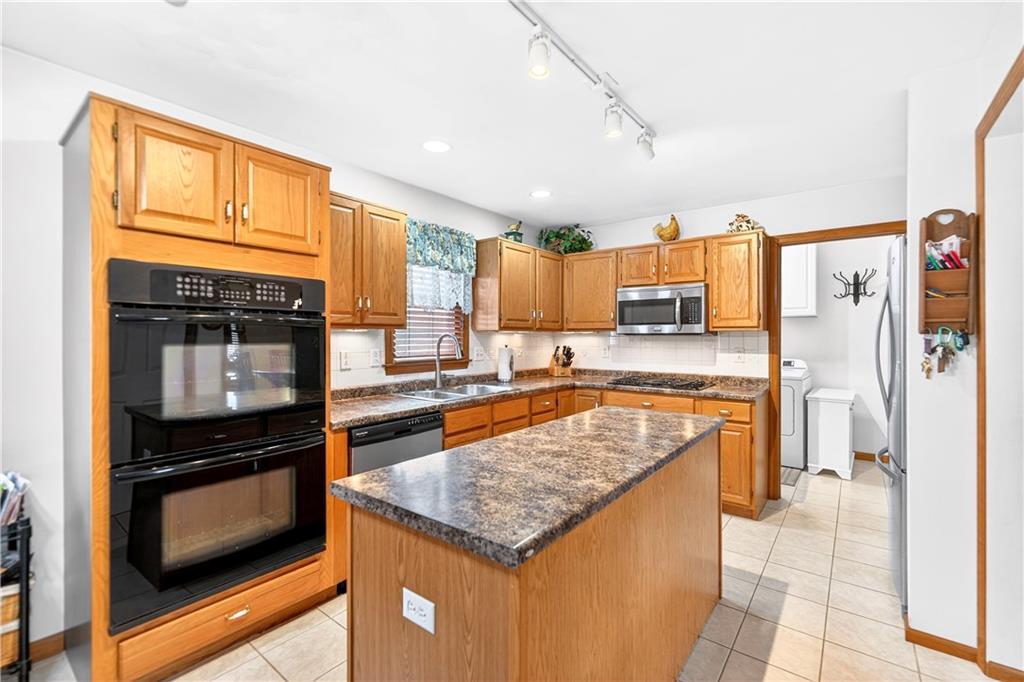 112 Circle Drive Irwin, PA 15642 - Photo 8 of 46 DOUBLE OVENS