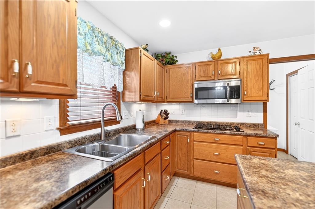 112 Circle Drive Irwin, PA 15642 - Photo 9 of 46 GAS COOKTOP