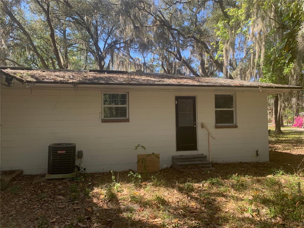 3055 Oak Road Orange Park, FL 32065 - Photo 11 of 13 a backyard of a house